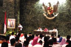 Pengamat: Penunjukan...