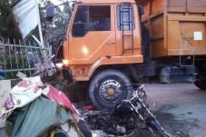 Hendak Menyeberang,...