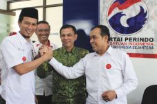Maju di Pilkada Bogor,...