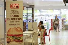 Asal Nama Burger Babi...