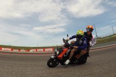 Pembalap MotoGP Dilarang...
