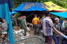 11 Penambang Tertimbun...