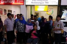 Malaysia Deportasi Delapan...