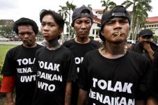 Tak Hanya Demo, Warga...