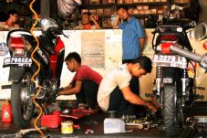 Jumlah Tenaga Kerja...