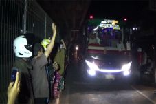 Dilepas Keluarga, 1.000...