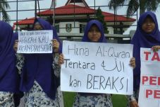 Siswa SMA di Tuban Desak...