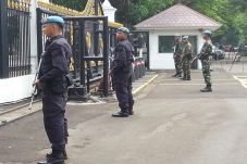 Pengamanan Akses Masuk...