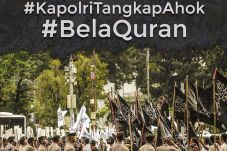 Demo 4 November, #KapolriTangkapAhok...