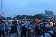 Sebagian Pendemo Pulang,...