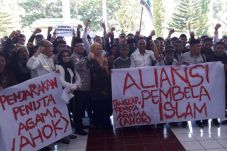 Demo Tangkap Ahok di...