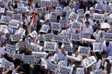 Demo 4 November Menggambarkan...