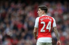 Bek Arsenal Paksa Barcelona...