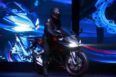 Honda CBR250RR Mendarat...