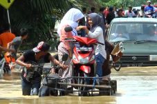 Banjir Terjang Aceh...