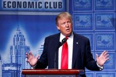 Trump Bilang Orang AS...