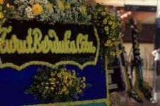Turut Berduka, Ayahanda...