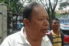 Tukang Ojek Ini Membantu...