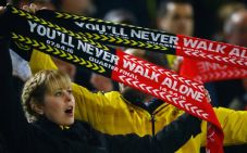 Fans Liverpool dan Dortmund...