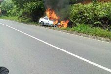 Mobil Sedan Terbakar...