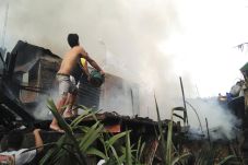 Api Mengamuk di Manado,...