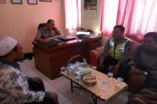 Curi Rokok dan Uang,...