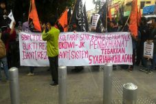 Aksi 121, Mahasiswa...
