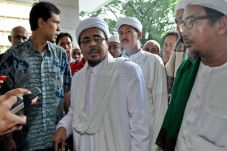 Cemarkan Nama Baik,...