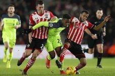 Ditekuk Southampton,...