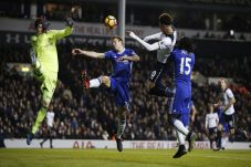 Gelandang Tottenham...