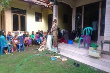 Warga Pangandaran Gantung...