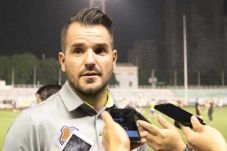 Pimpin Latihan, Simon...