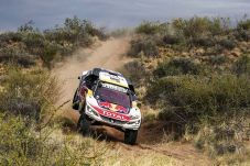 Kalahkan Legenda WRC,...