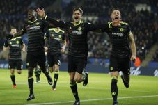 Dua Gol Bek Kiri, Bantu...