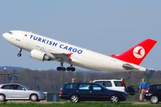 Pesawat Kargo Turki...