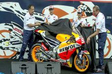Tim Repsol Honda Buka...