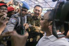 Usai Sidang, Ahok Ngibrit...