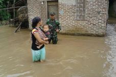 Sungai Ciujung Meluap,...
