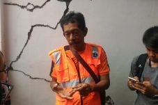 Diberhentikan Mendadak,...