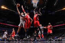 Raptors Bikin Nets Telan...