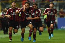 AC Milan Perpanjang...