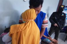 Pasutri Jadi Budak Narkoba,...