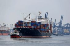 Pelabuhan Priok Didorong...