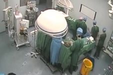 Dokter China Ambruk...