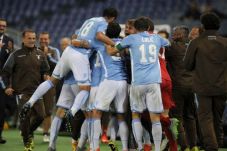 Singkirkan Genoa, Lazio...