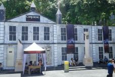 Conjuring House Buat...