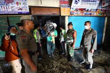 Ratusan Polisi Siaga...