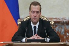 PM Medvedev: Runtuhnya...
