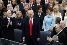 Trump Minta Parade Rudal...