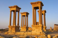 ISIS Hancurkan Monumen...